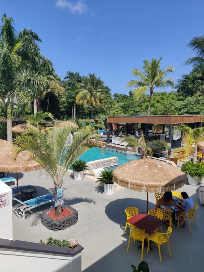 Aqua Marina Beach Club รินกอน ภายนอก รูปภาพ